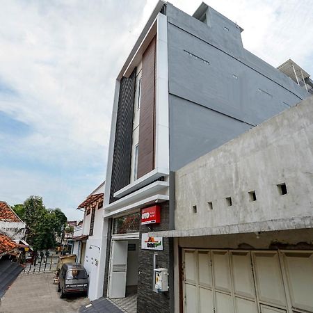 OYO 614 Graha 8 Syariah Hotel Surabaya Bagian luar foto