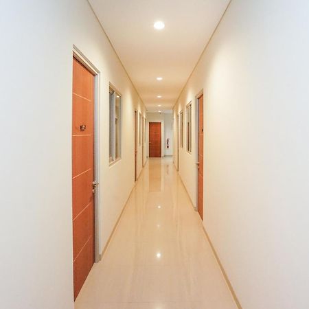 OYO 614 Graha 8 Syariah Hotel Surabaya Bagian luar foto