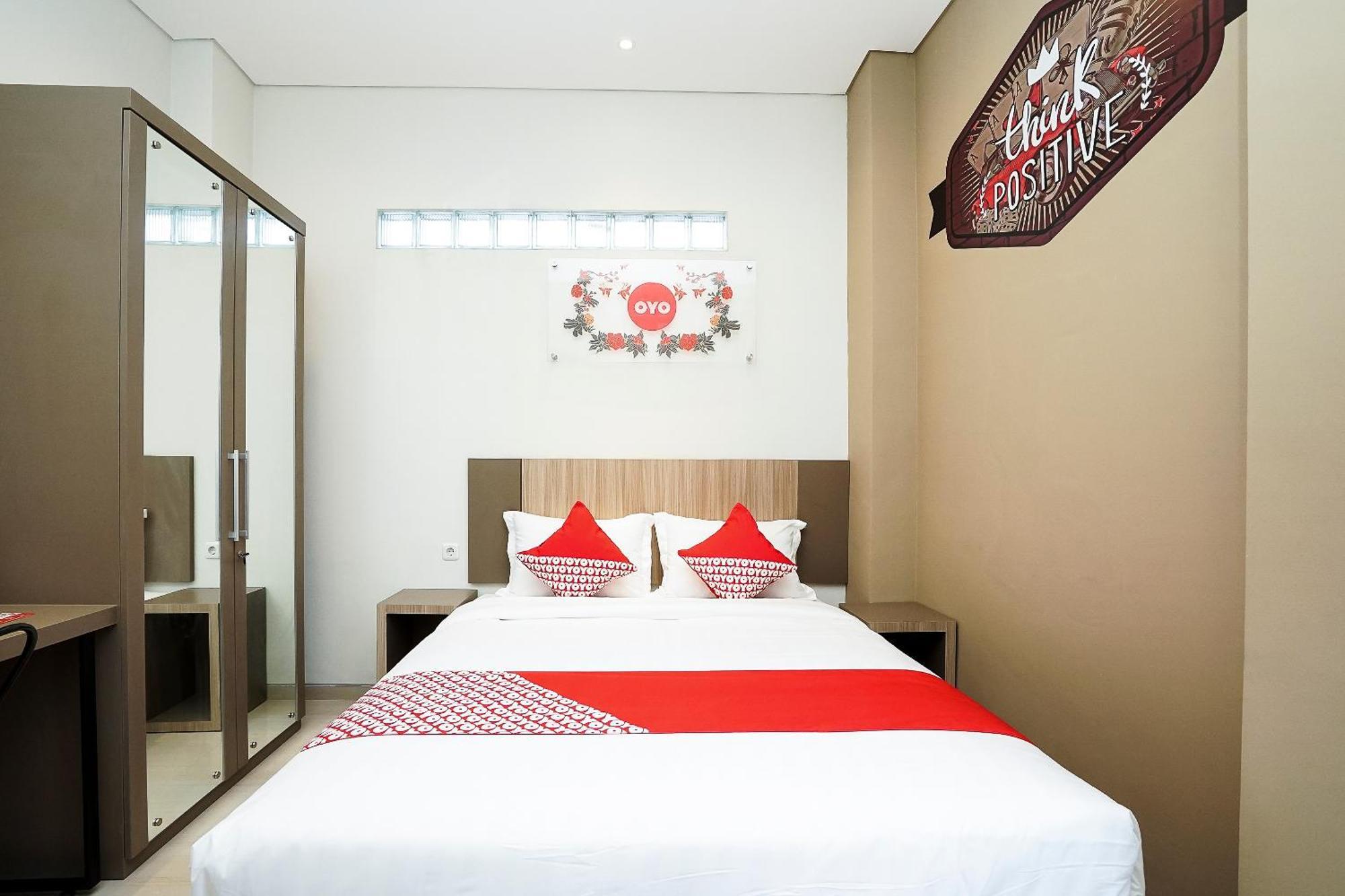 OYO 614 Graha 8 Syariah Hotel Surabaya Bagian luar foto