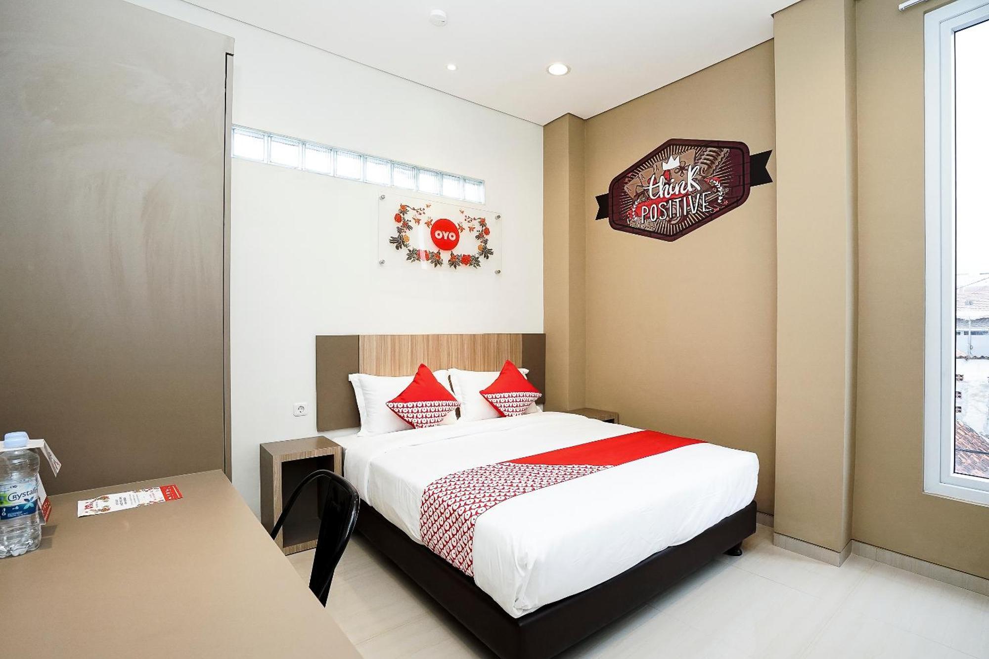 OYO 614 Graha 8 Syariah Hotel Surabaya Bagian luar foto