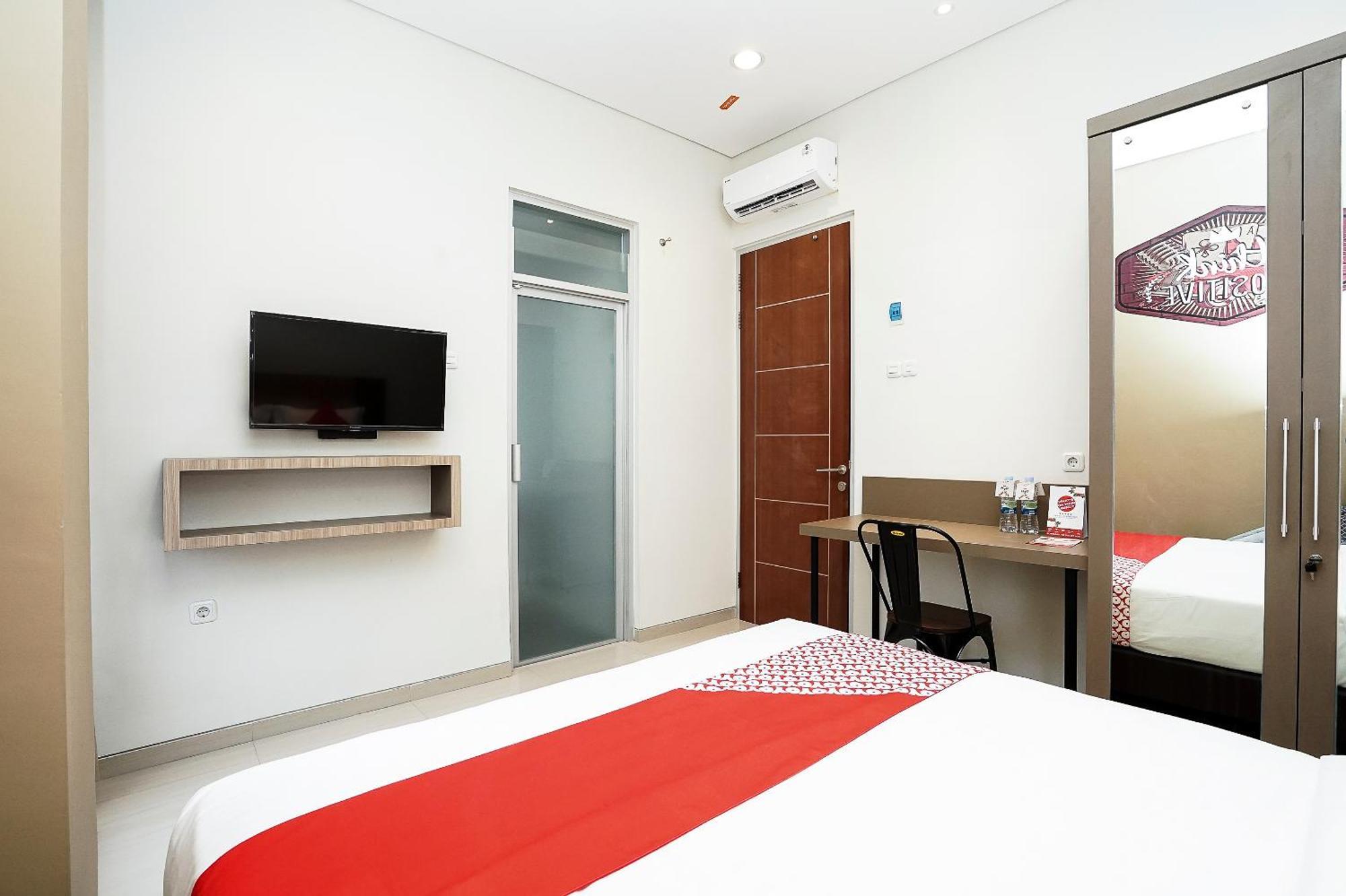 OYO 614 Graha 8 Syariah Hotel Surabaya Bagian luar foto