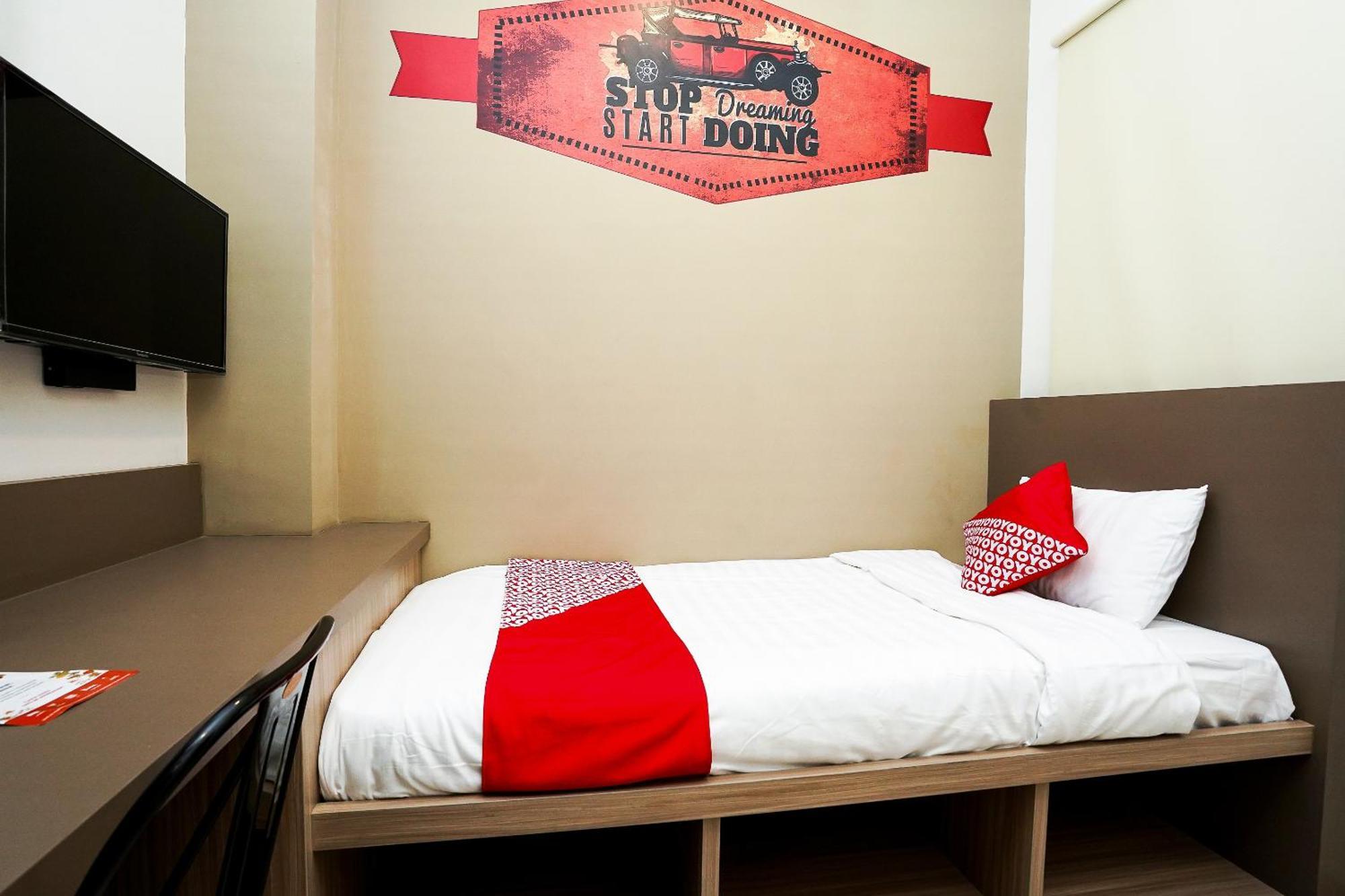 OYO 614 Graha 8 Syariah Hotel Surabaya Bagian luar foto