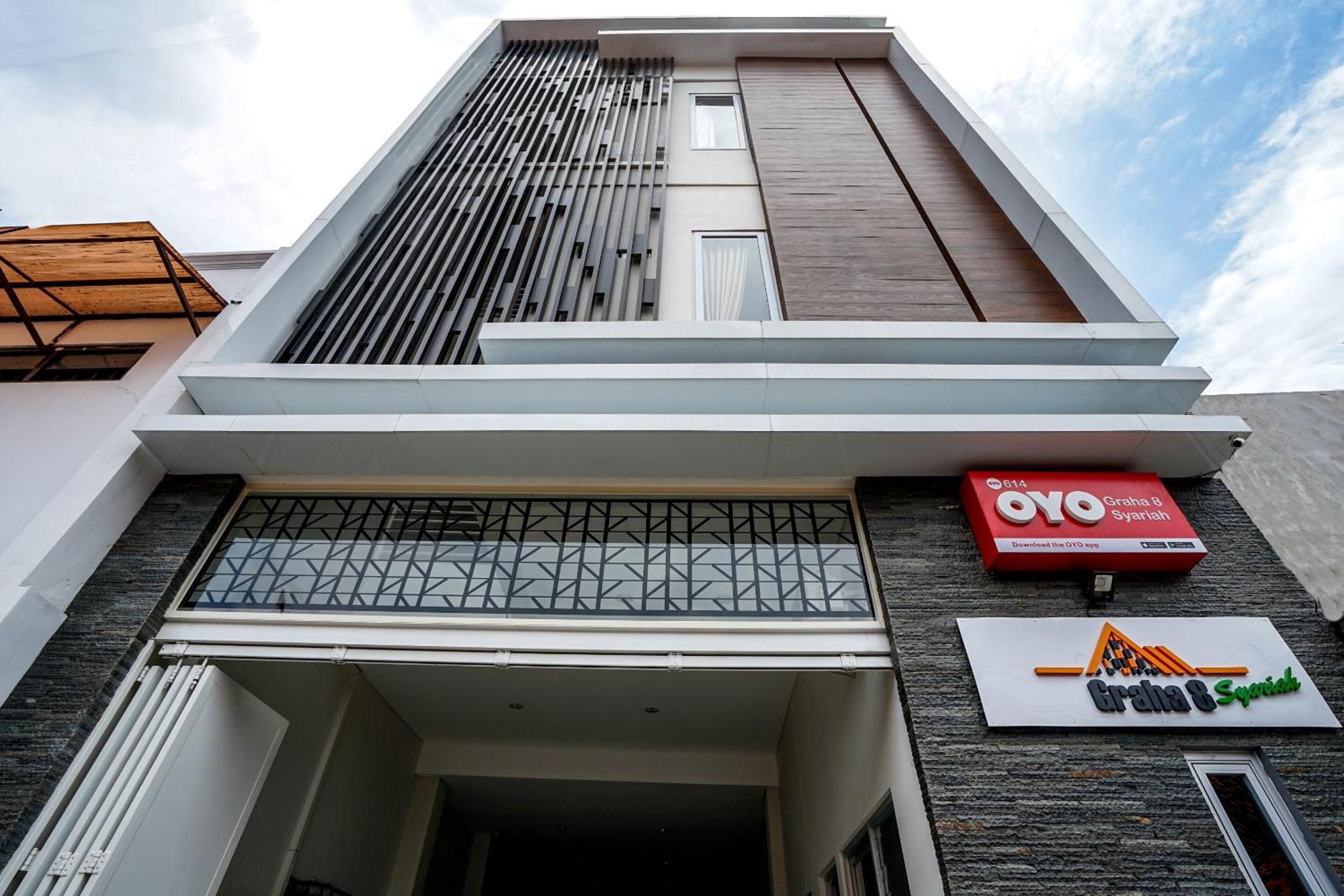 OYO 614 Graha 8 Syariah Hotel Surabaya Bagian luar foto
