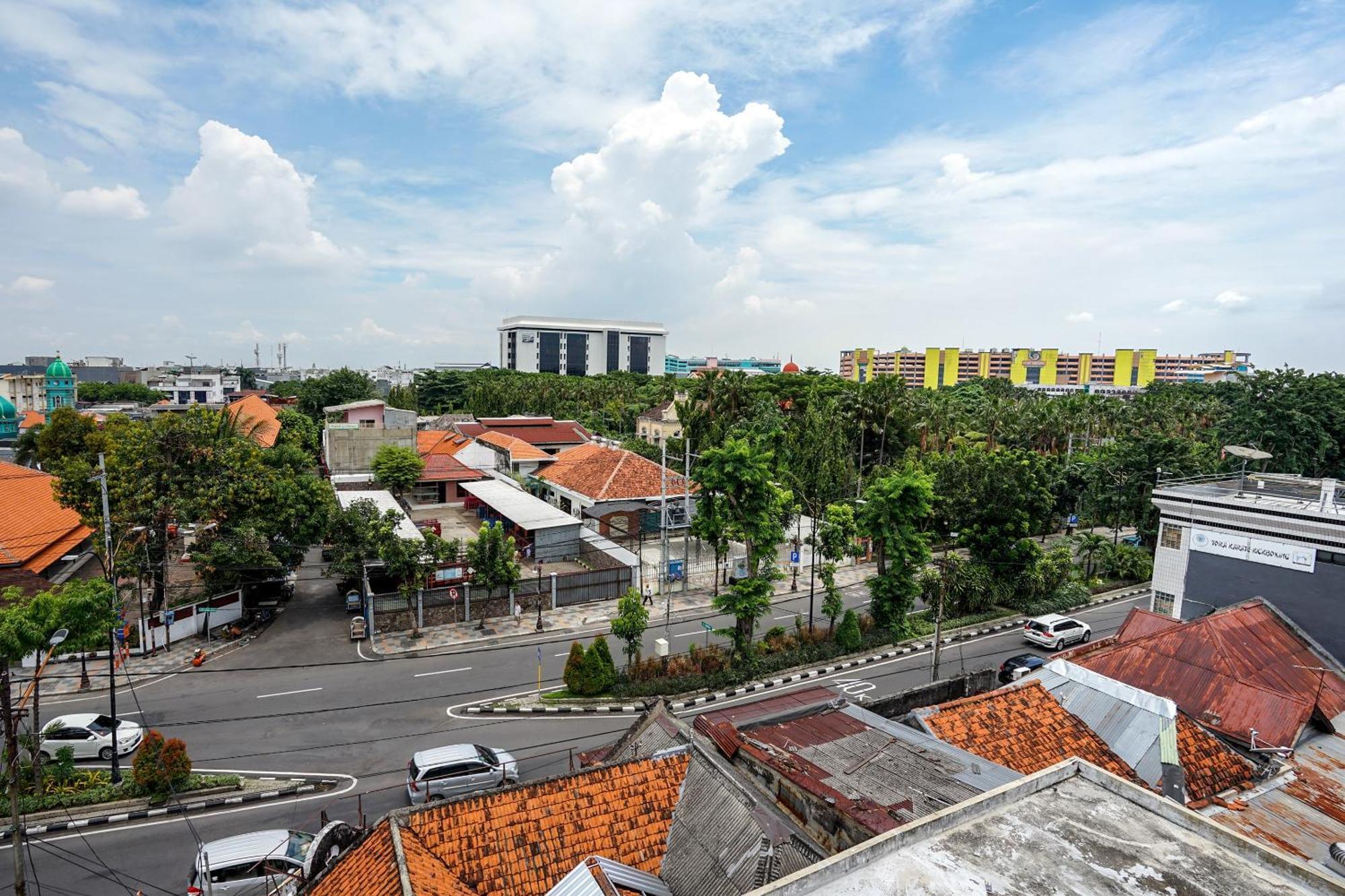 OYO 614 Graha 8 Syariah Hotel Surabaya Bagian luar foto