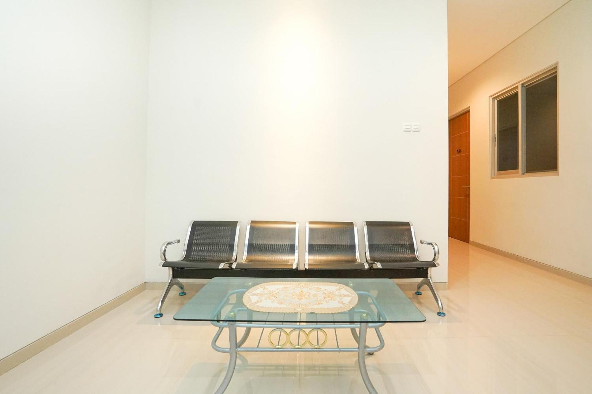 OYO 614 Graha 8 Syariah Hotel Surabaya Bagian luar foto